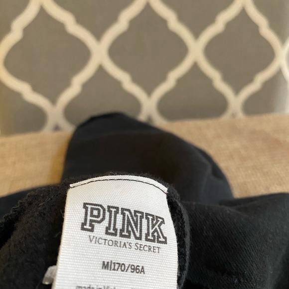 V.S black/white Off the shoulder crop top - Picture 8 of 8